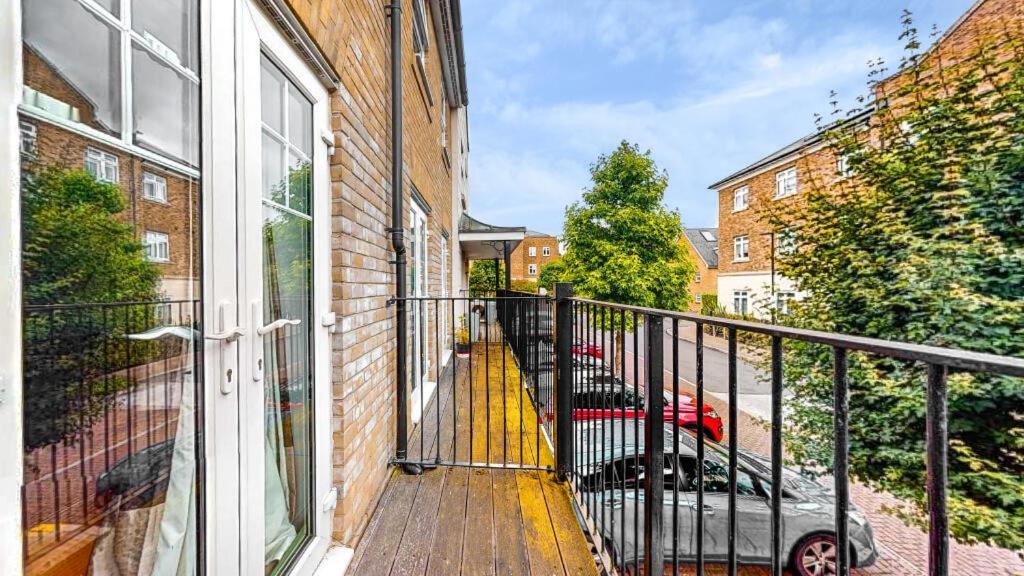 Bromley Common- Double Bedroom With En-Suite With Private Lounge In Shared Town House Exterior photo