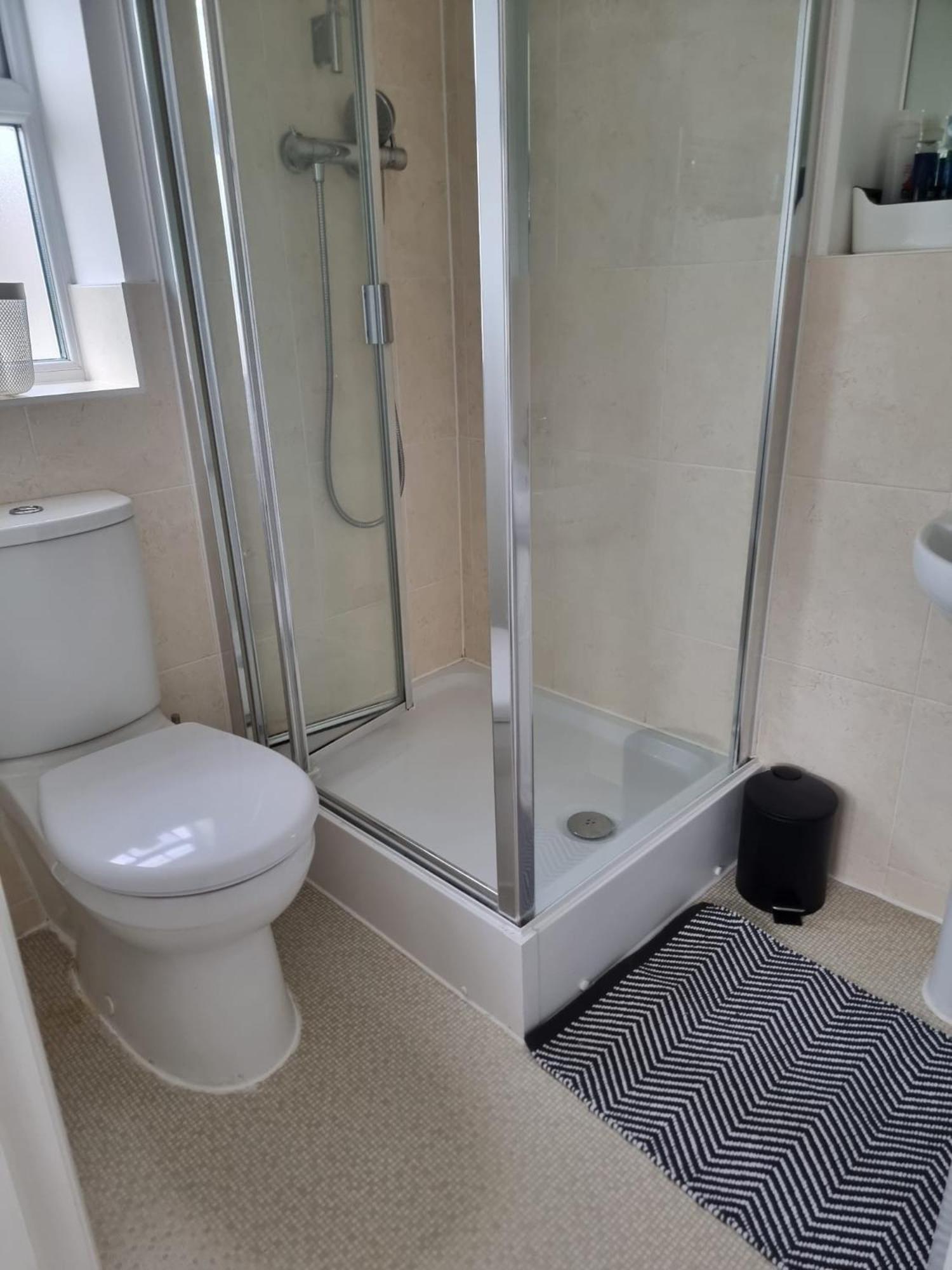 Bromley Common- Double Bedroom With En-Suite With Private Lounge In Shared Town House Exterior photo