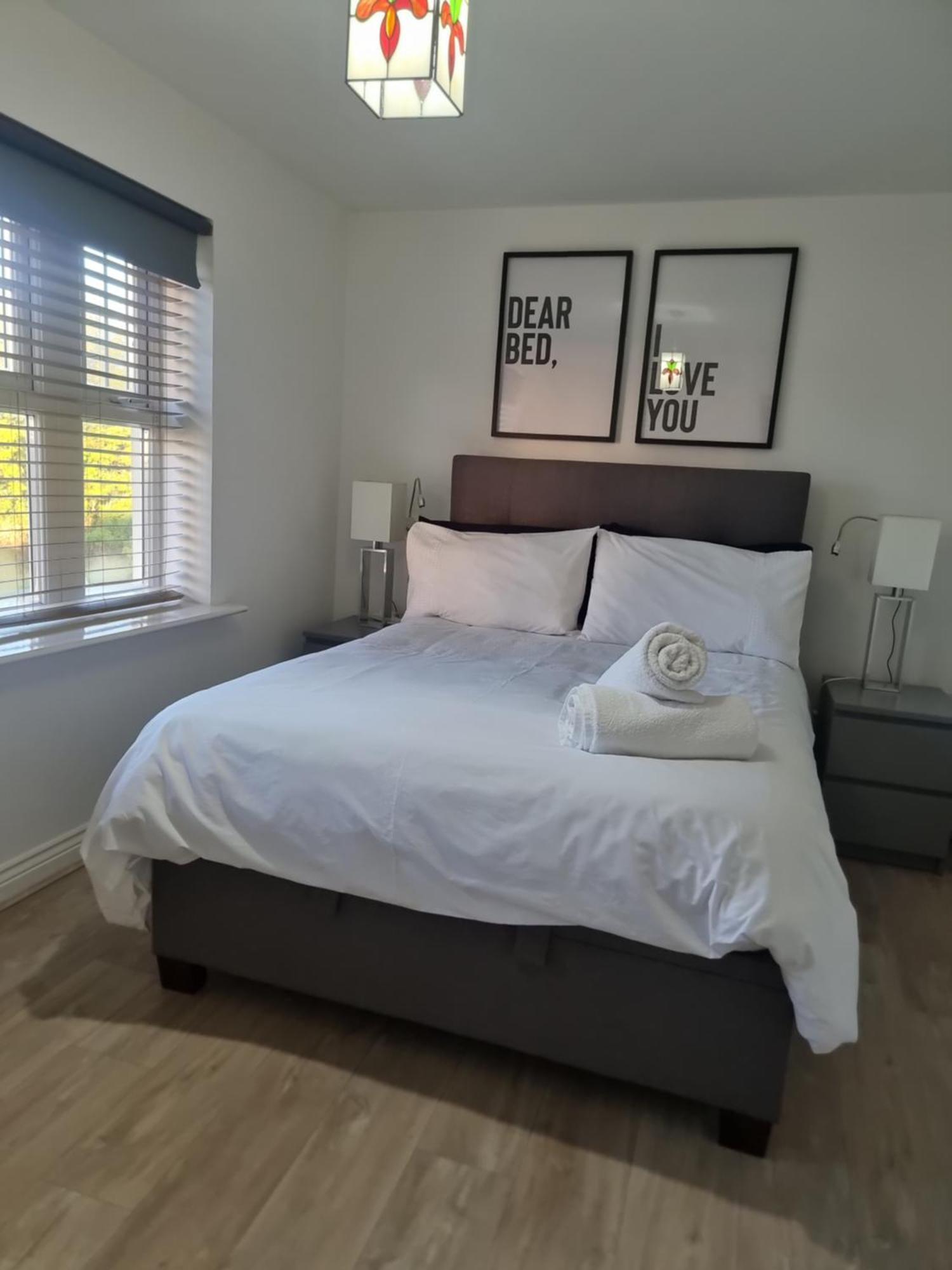 Bromley Common- Double Bedroom With En-Suite With Private Lounge In Shared Town House Exterior photo